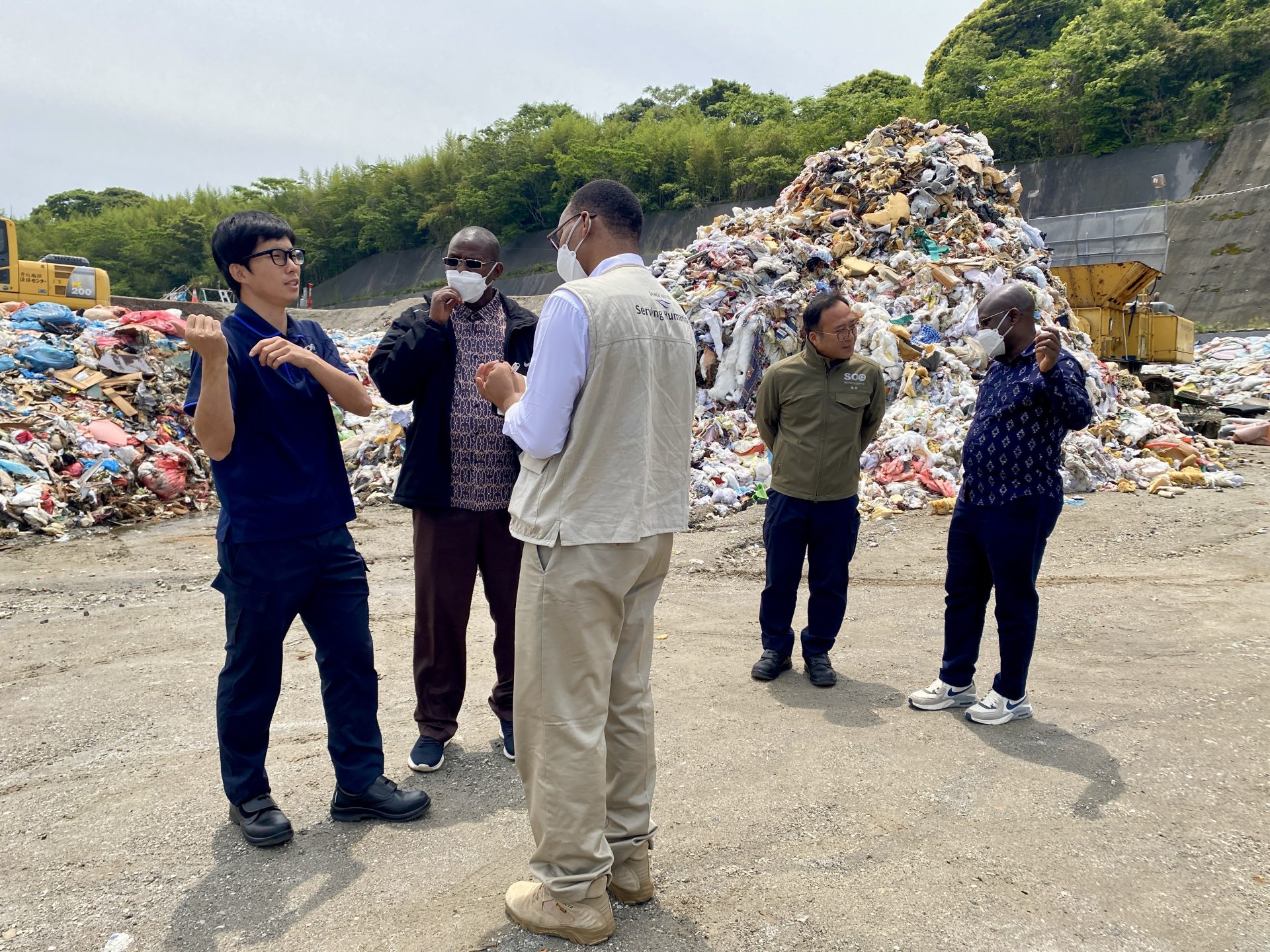 %E5%A4%A7%E5%B4%8E%E7%94%BA%E3%81%AE%E3%81%94%E3%81%BF%E5%9F%8B%E7%AB%8B%E5%9C%B0%E3%81%A7%E3%83%AA%E3%82%B5%E3%82%A4%E3%82%AF%E3%83%AB%E3%82%BB%E3%83%B3%E3%82%BF%E3%83%BC%E8%81%B7%E5%93%A1%E3%81%8B%E3%82%89%E8%AA%AC%E6%98%8E%E3%82%92%E8%81%9E%E3%81%8F%E3%82%B1%E3%83%8B%E3%82%A2%E6%94%BF%E5%BA%9C%E8%81%B7%E5%93%A1