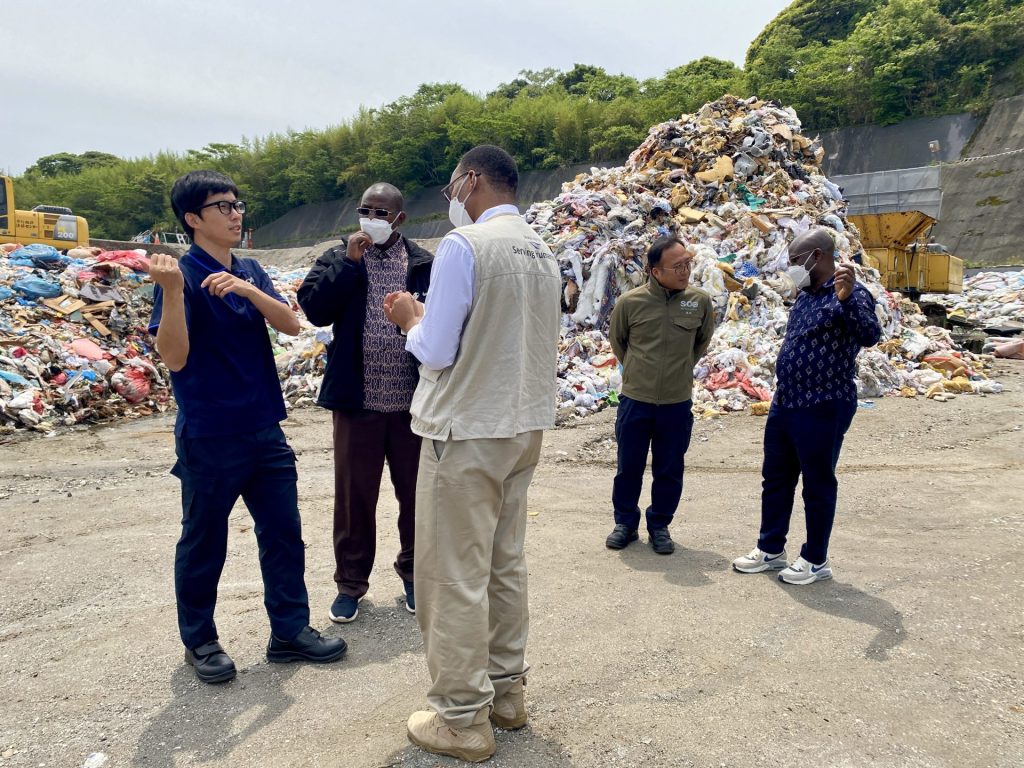 %E5%A4%A7%E5%B4%8E%E7%94%BA%E3%81%AE%E3%81%94%E3%81%BF%E5%9F%8B%E7%AB%8B%E5%9C%B0%E3%81%A7%E3%83%AA%E3%82%B5%E3%82%A4%E3%82%AF%E3%83%AB%E3%82%BB%E3%83%B3%E3%82%BF%E3%83%BC%E8%81%B7%E5%93%A1%E3%81%8B%E3%82%89%E8%AA%AC%E6%98%8E%E3%82%92%E8%81%9E%E3%81%8F%E3%82%B1%E3%83%8B%E3%82%A2%E6%94%BF%E5%BA%9C%E8%81%B7%E5%93%A1 1