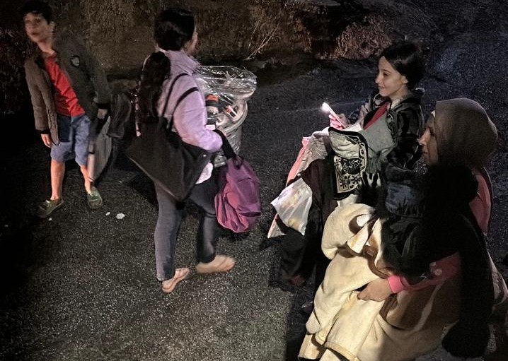 %E5%86%99%E7%9C%9F%E2%91%A0 %E9%87%8E%E5%A4%96%E3%81%A7%E9%81%BF%E9%9B%A3%E7%94%9F%E6%B4%BB%E3%82%92%E3%81%99%E3%82%8B%E4%BA%BA%E3%81%B3%E3%81%A8 %E3%82%A2%E3%82%A4%E3%82%AD%E3%83%A3%E3%83%83%E3%83%81%E7%94%A8